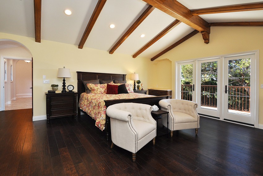 25 Yarmouth Master bedroom