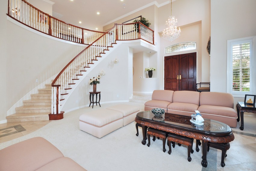 4 Sail View Living room