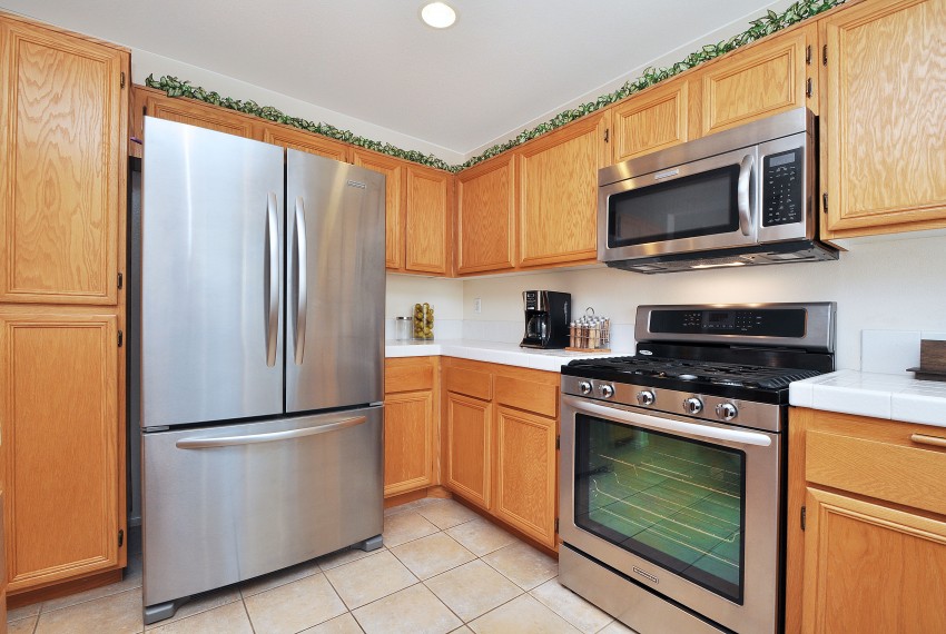 12 Kitchen refrig oven